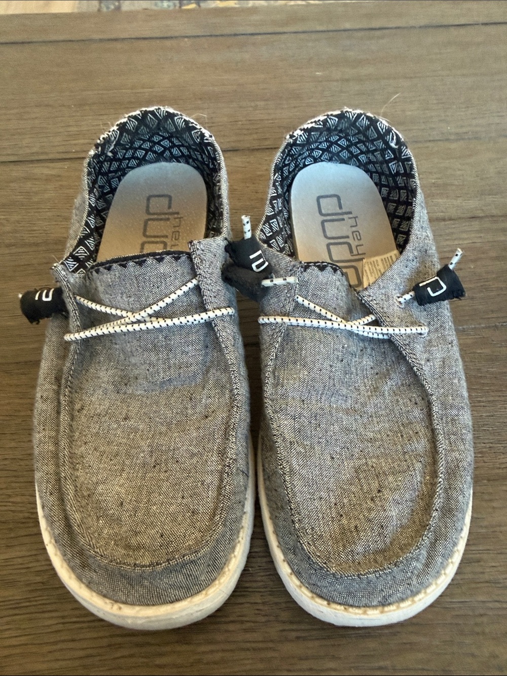 Hey dude women’s slip on shoes